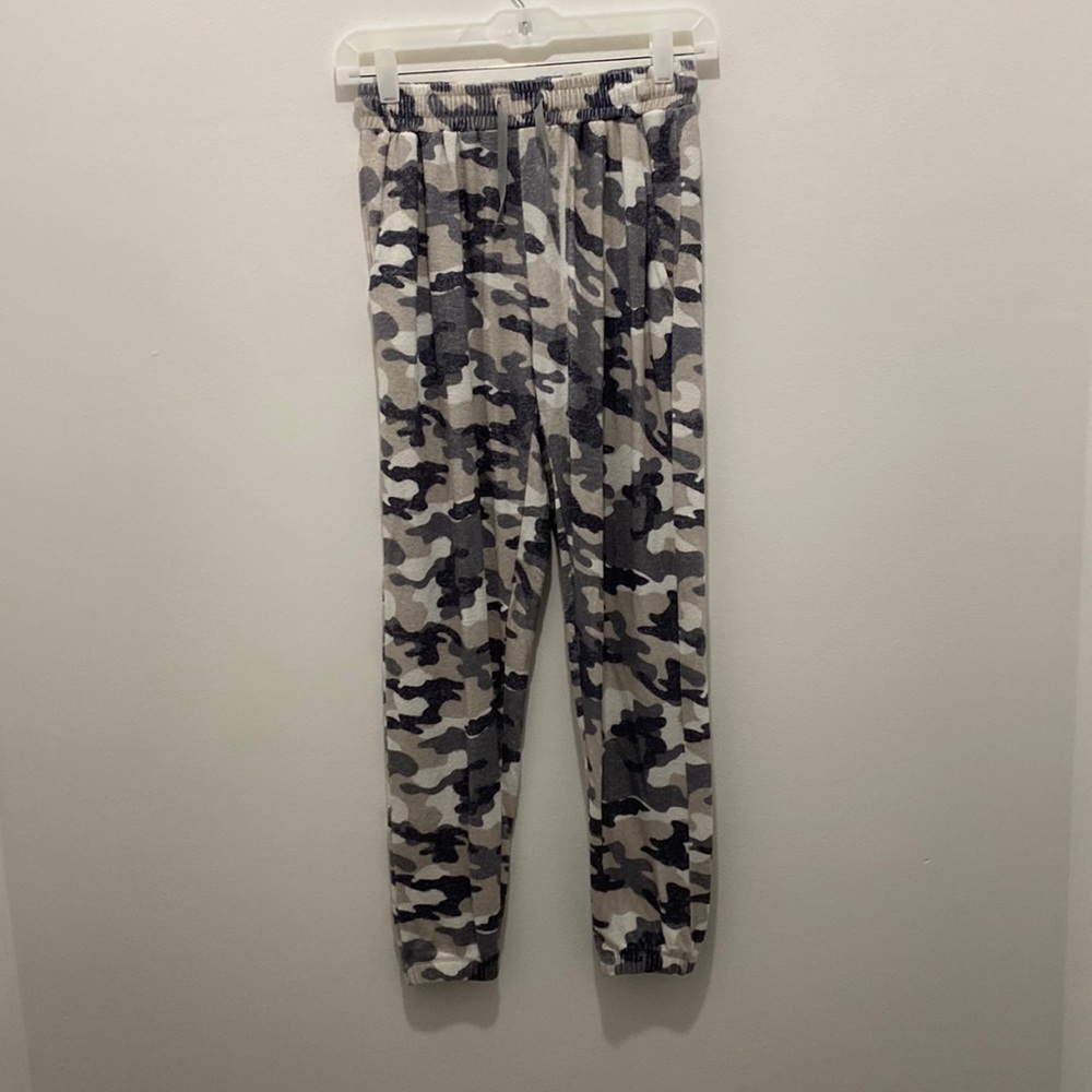 Zyia Gray Camo Lounge Boyfriend Sweats Size Small